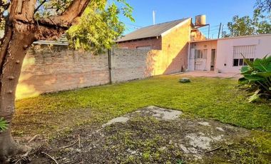 Casa en venta - 2 Dormitorios 1 Baño - 138mts2 - Chivilcoy
