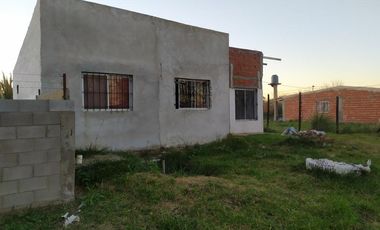 Casa a terminar en venta - 2 dormitorios 1 baño - patio - 390mts2 - Carlos Spegazzini