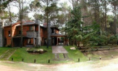 Casas en venta - 6 Dormitorios 6 Baños - 210 mts2 - Costa Del Este