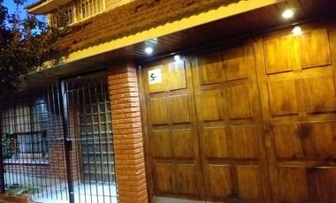 Casa  en venta - 2 dormitorios 2 baños - 190mts2 - Bernal