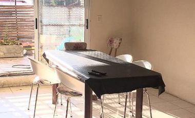 Casa  en venta - 2 dormitorios 2 baños - 190mts2 - Bernal