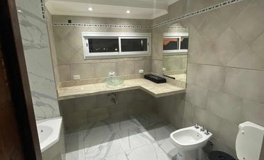 Casa en venta - 3 dormitorios 2 baños - 150mts2  - Miramar