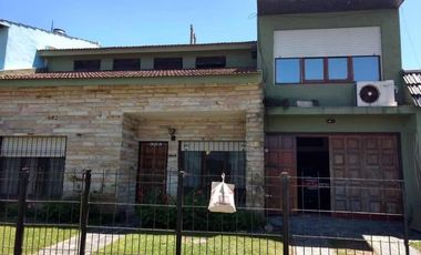 Casa en venta - 4 dormitorios 2 baños - 200mts2  - Playa Serena