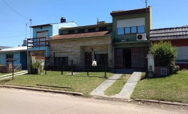 Casa en venta - 4 dormitorios 2 baños - 200mts2  - Playa Serena