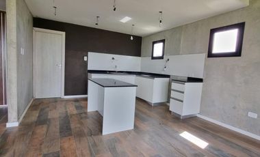 Casa en venta - 3 Dormitorios 3 Baños - General Madariaga
