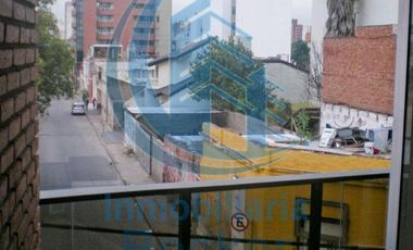 Dpto 1d Caseros al 1190 (2 cuadras Nuevo Centro Shoping)