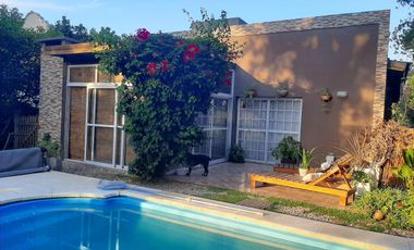 Casa en venta - 2 Dormitorios 2 Baños - Cocheras - 427Mts2 - General Rodríguez