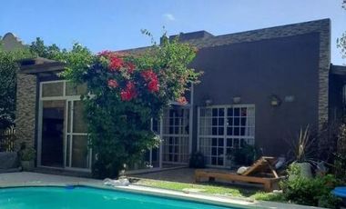 Casa en venta - 2 Dormitorios 2 Baños - Cocheras - 427Mts2 - General Rodríguez