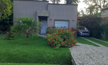 Casa en venta - 2 Dormitorios 2 Baños - Cocheras - 427Mts2 - General Rodríguez