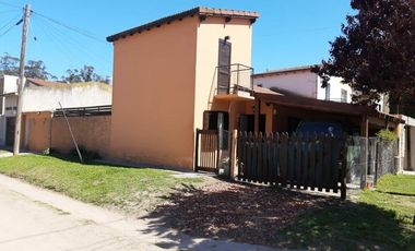 Casa en venta - 2 dormitorios 2 baños - 300mts2 - Necochea