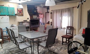 Casa en venta - 2 dormitorios 2 baños - 300mts2 - Necochea