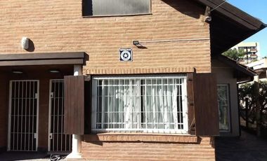 Casa venta 4 dormitorios 2 baños 1 cochera 1 patio 230 mts2 totales - Santa Teresita