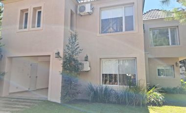 Venta de casa 9 ambientes en Pinamar en Terrazas al Golf