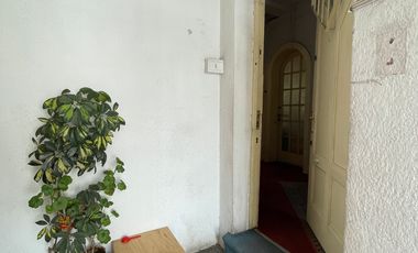 ENCANTADOR DEPTO INTERIOR EN CASA CLÁSICA DE PROVIDENCIA