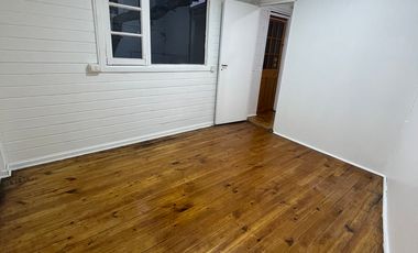 ENCANTADOR DEPTO INTERIOR EN CASA CLÁSICA DE PROVIDENCIA