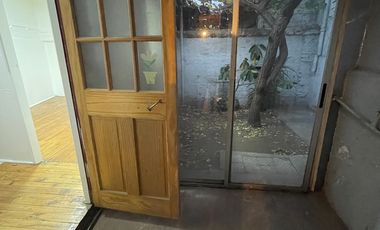 ENCANTADOR DEPTO INTERIOR EN CASA CLÁSICA DE PROVIDENCIA