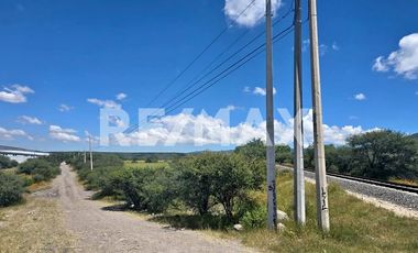 SE VENDE TERRENO - (3)