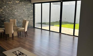 CASA EN VENTA EN FRACCIONAMIENTO HACIENDA DEL ROSARIO