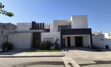 CASA EN VENTA EN FRACCIONAMIENTO HACIENDA DEL ROSARIO