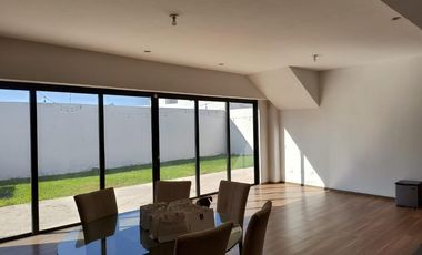 CASA EN VENTA EN FRACCIONAMIENTO HACIENDA DEL ROSARIO