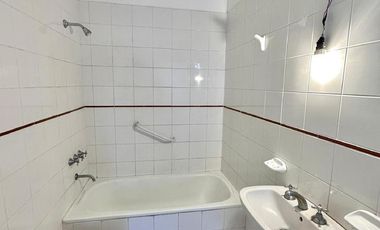 Departamento en Venta de 2 Ambientes. Con cochera. Centro Zárate