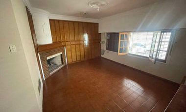 Casa en venta - 3 Dormitorios 2 Baños - Cochera - 300Mts2 - Bolívar