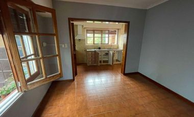 Casa en venta - 3 Dormitorios 2 Baños - Cochera - 300Mts2 - Bolívar