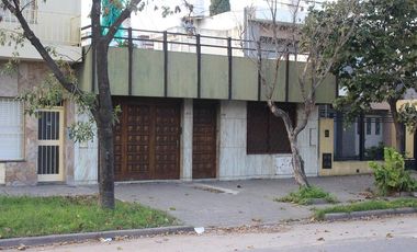 BV AVELLANEDA AL 2500 - VENTA DE CASA DE 5 DORMITORIOS EN ROSARIO BELLA VISTA