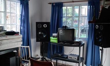 CASA TRES AMBIENTES EN JOSE MARMOL