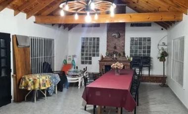 Casa en venta - 3 Dormitorios 3 Baños - Berazategui