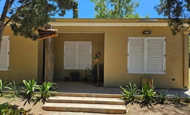 Casa en venta - 3 Dormitorios 3 Baños - Berazategui