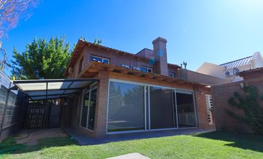 Casa en  3 dormitorios en Barrio Manzanar