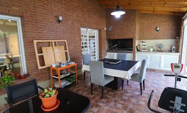 Casa en  3 dormitorios en Barrio Manzanar