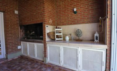 Casa en  3 dormitorios en Barrio Manzanar