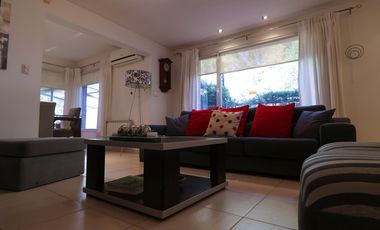 Casa en  3 dormitorios en Barrio Manzanar