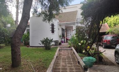 Casa en venta - 2 Dormitorios 2 Baños - Cochera - 480Mts2 - Arguello