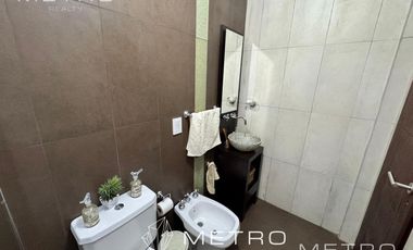 VENTA CASA 8 AMBIENTES A LA LAGUNA NUEVO QUILMES