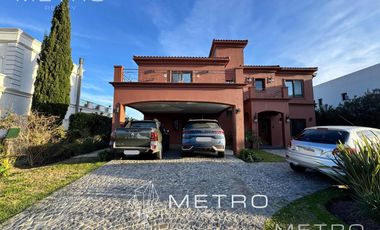 VENTA CASA 8 AMBIENTES A LA LAGUNA NUEVO QUILMES