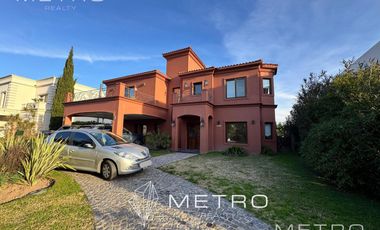 VENTA CASA 8 AMBIENTES A LA LAGUNA NUEVO QUILMES