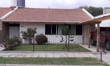 Casa en venta - 3 Dormitorios 1 Baño - Allen