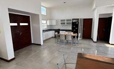 Casa en venta - 5 Dormitorios 3 Baños - Mar Chiquita