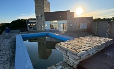 Casa en venta - 5 Dormitorios 3 Baños - Mar Chiquita