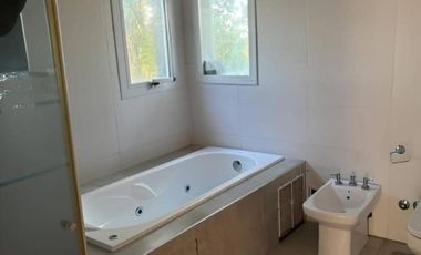 Casa en venta - 5 Dormitorios 3 Baños - Mar Chiquita