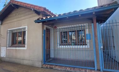 Casa en venta - 3 Dormitorios 2 Baños - Munro
