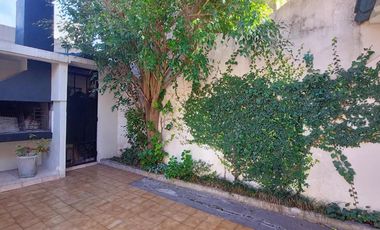 Casa en venta - 3 Dormitorios 2 Baños - Munro