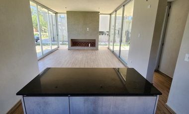 Casa en venta - 3 Dormitorios 4 Baños - Cochera - 650Mts2 - Hudson