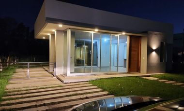 Casa en venta - 3 Dormitorios 4 Baños - Cochera - 650Mts2 - Hudson