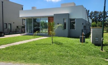 Casa en venta - 3 Dormitorios 4 Baños - Cochera - 650Mts2 - Hudson