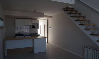 Venta departamento duplex dos ambientes en Zarate