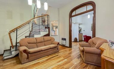 Casa 3 dormitorios con cochera y terraza zona Centro